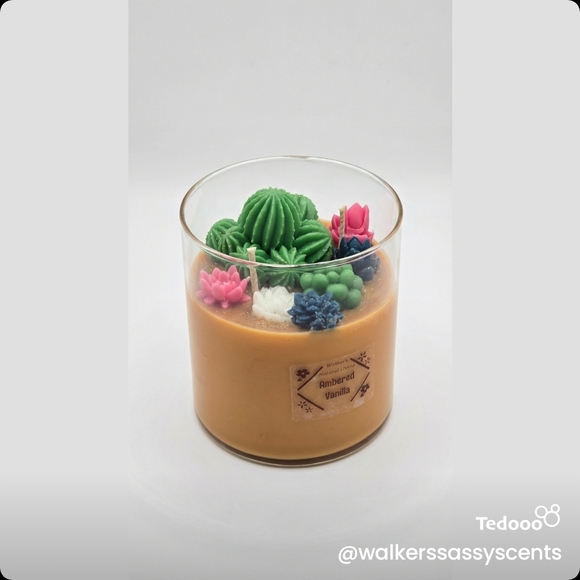 Ambered Vanilla Candle - Picture 3 of 3